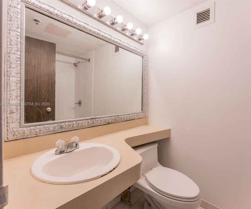В аренду: $1,250 (0 спален, 1 ванн, 385 Квадратных фут)
