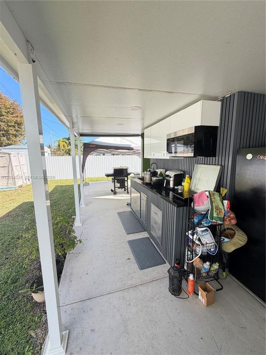 For Sale: $645,000 (3 beds, 1 baths, 1110 Square Feet)