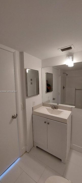 For Sale: $225,000 (2 beds, 2 baths, 832 Square Feet)