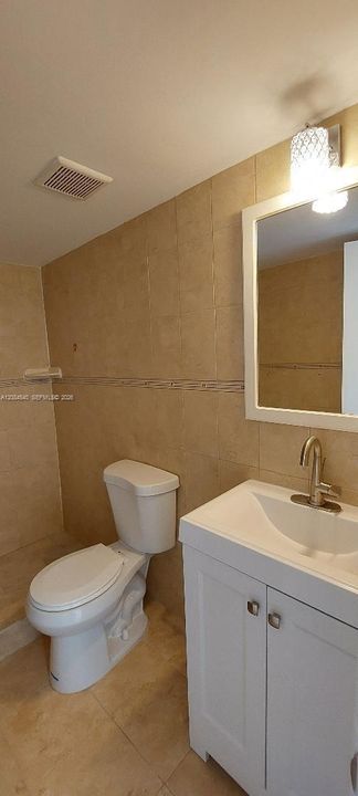 For Sale: $225,000 (2 beds, 2 baths, 832 Square Feet)