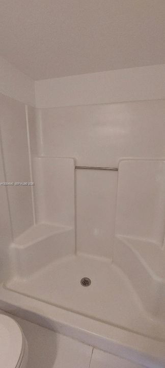 For Sale: $225,000 (2 beds, 2 baths, 832 Square Feet)