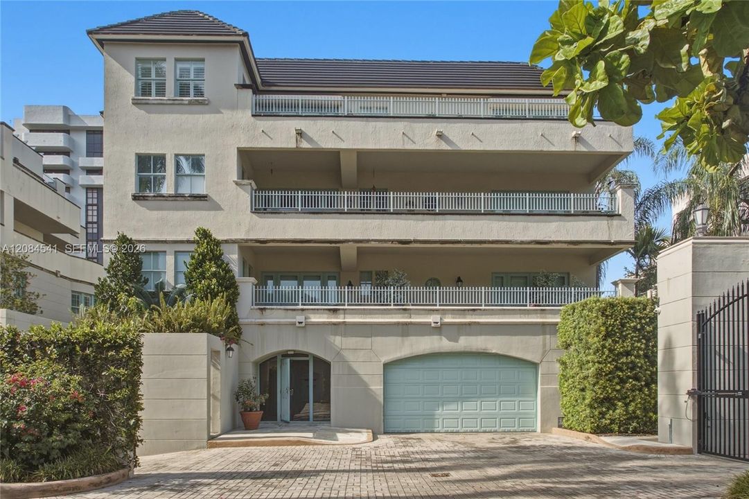 En Venta: $1,499,000 (3 camas, 3 baños, 2100 Pies cuadrados)