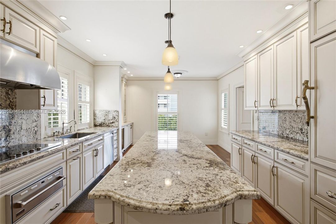 En Venta: $1,499,000 (3 camas, 3 baños, 2100 Pies cuadrados)