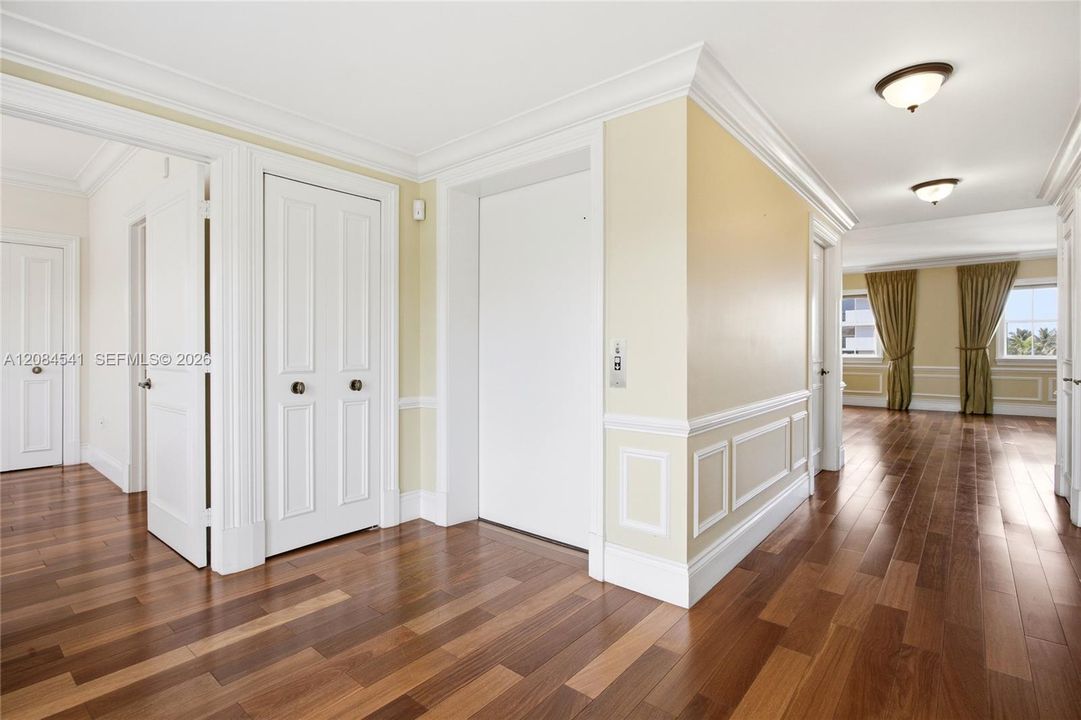En Venta: $1,499,000 (3 camas, 3 baños, 2100 Pies cuadrados)