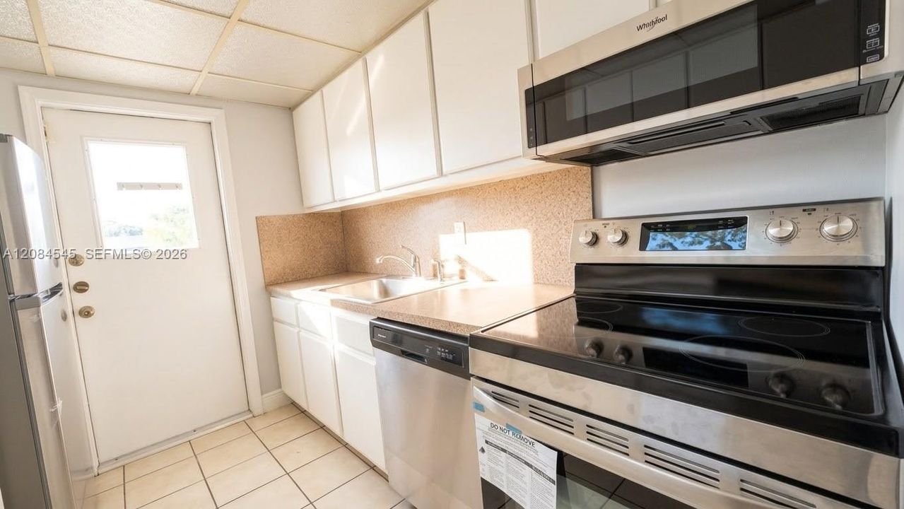 For Rent: $2,100 (2 beds, 2 baths, 1000 Square Feet)