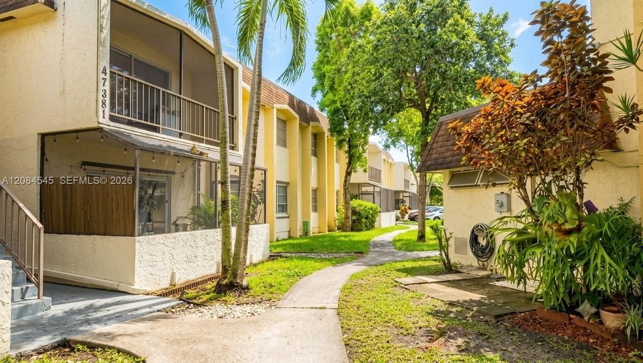 For Rent: $2,100 (2 beds, 2 baths, 1000 Square Feet)