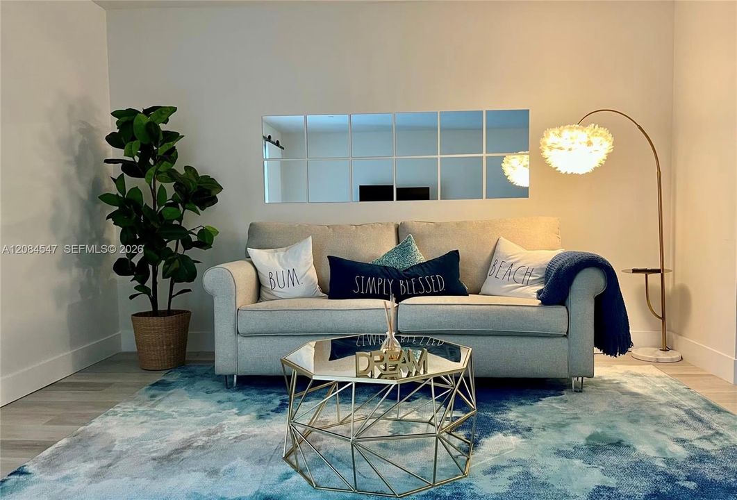 For Sale: $365,000 (1 beds, 1 baths, 964 Square Feet)