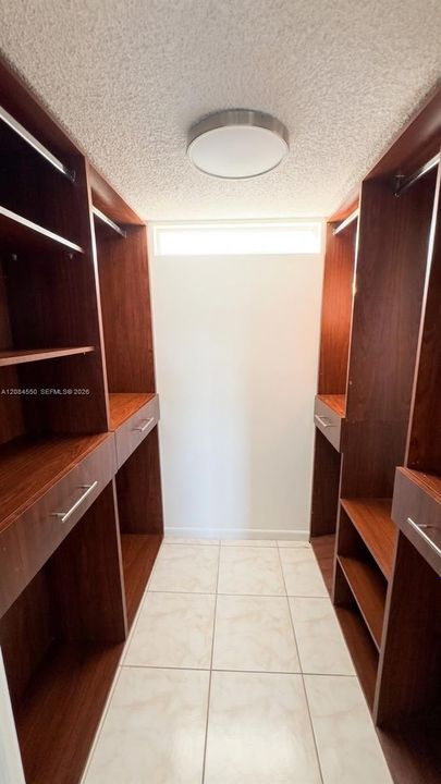 В аренду: $2,200 (2 спален, 2 ванн, 965 Квадратных фут)