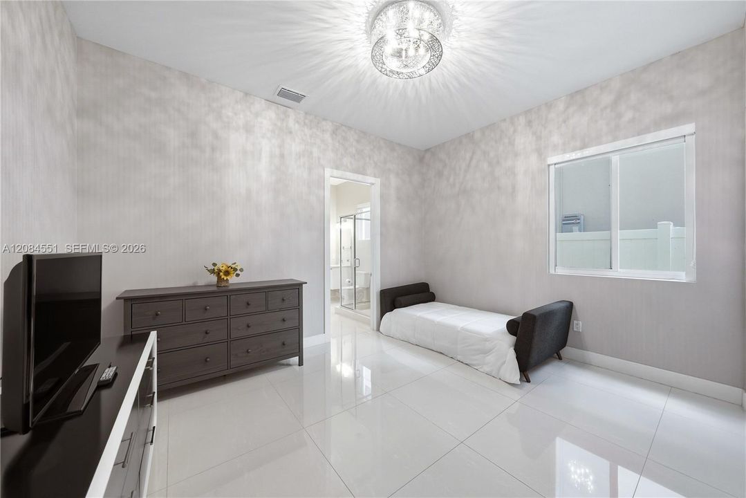 В аренду: $10,500 (5 спален, 5 ванн, 3841 Квадратных фут)