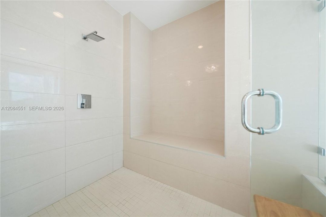 В аренду: $10,500 (5 спален, 5 ванн, 3841 Квадратных фут)
