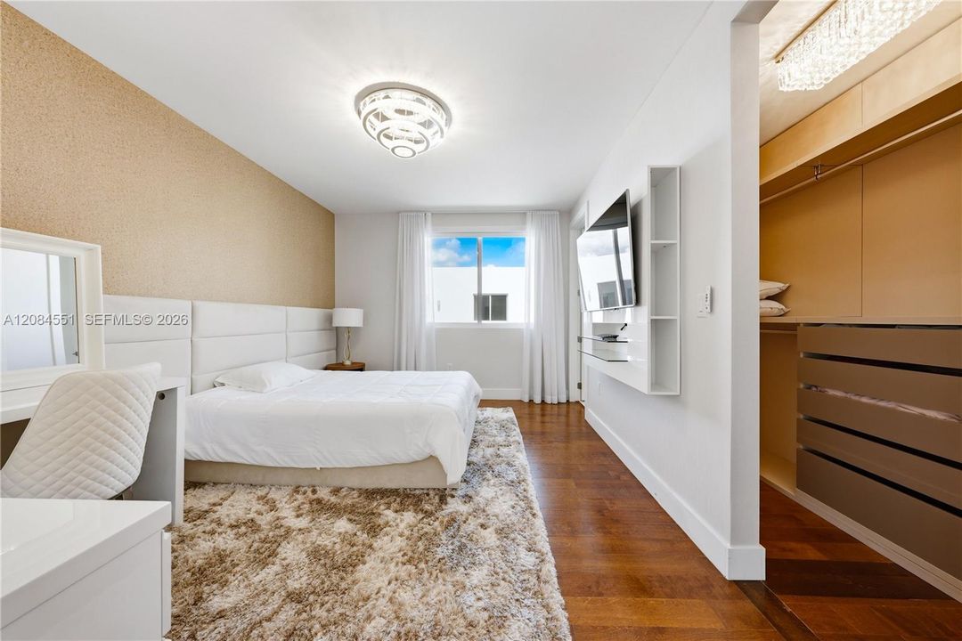 В аренду: $10,500 (5 спален, 5 ванн, 3841 Квадратных фут)