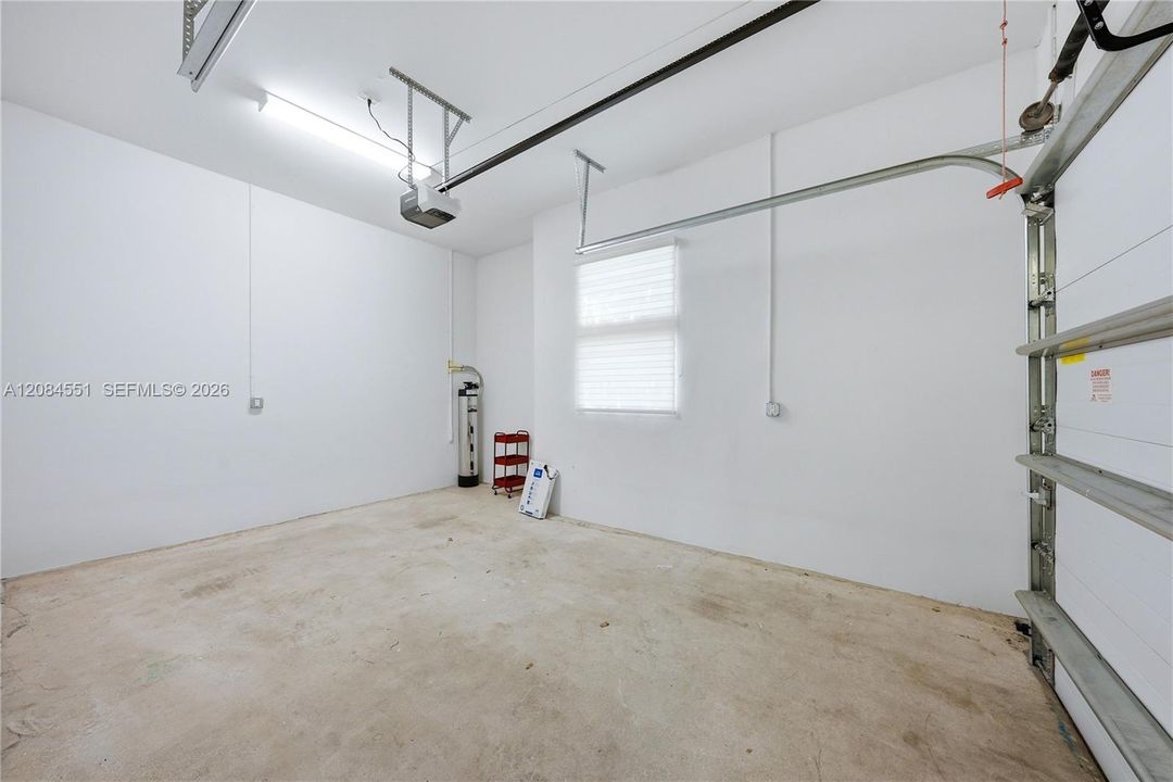 В аренду: $10,500 (5 спален, 5 ванн, 3841 Квадратных фут)