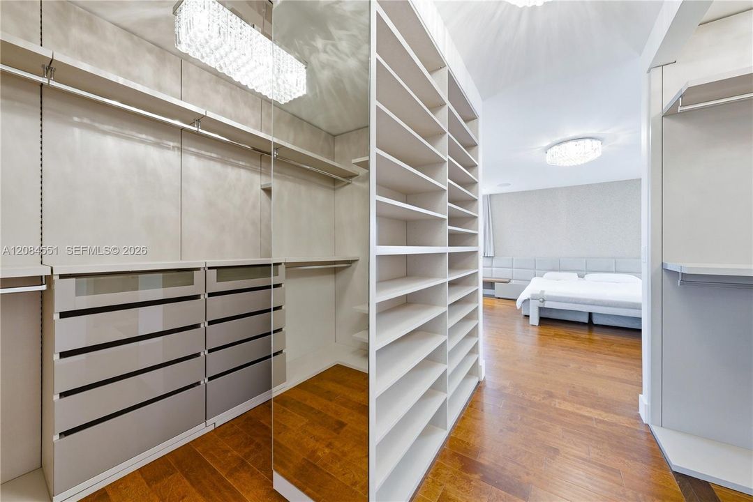 В аренду: $10,500 (5 спален, 5 ванн, 3841 Квадратных фут)