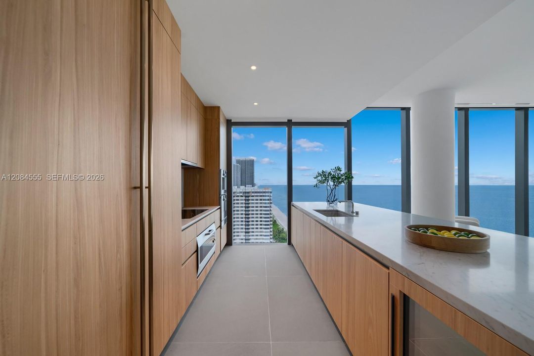 For Sale: $2,995,000 (3 beds, 3 baths, 2913 Square Feet)
