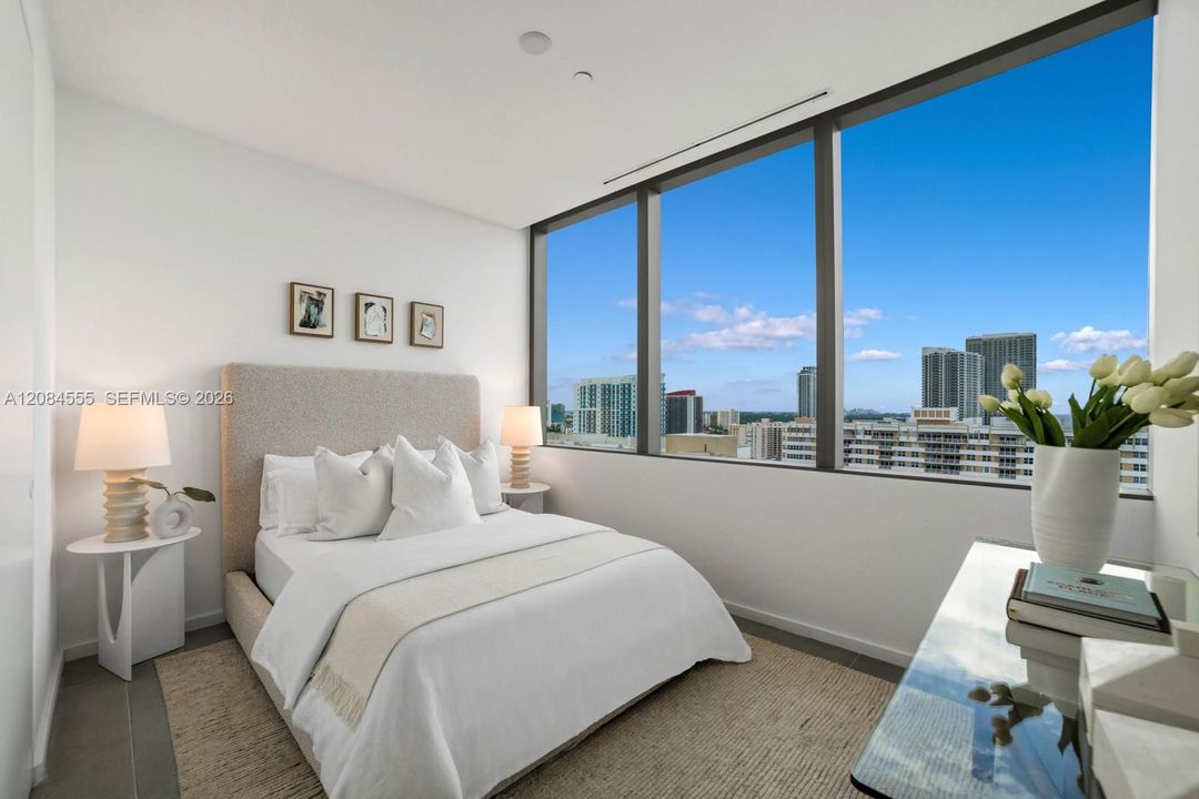 For Sale: $2,995,000 (3 beds, 3 baths, 2913 Square Feet)