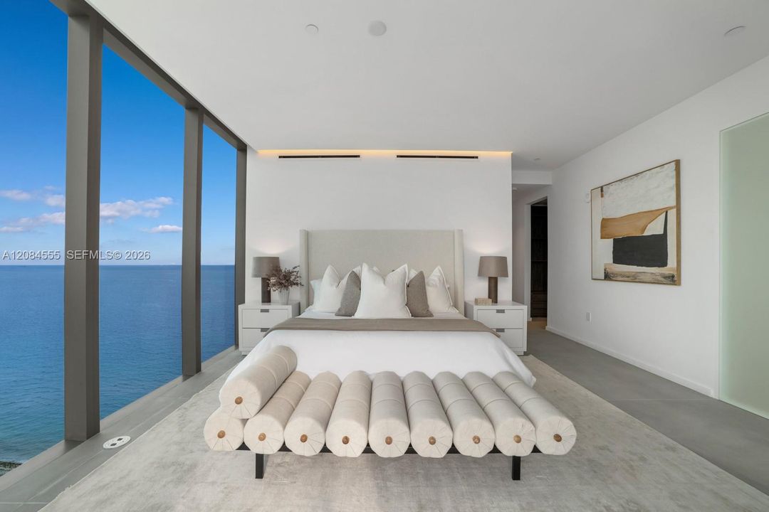 For Sale: $2,995,000 (3 beds, 3 baths, 2913 Square Feet)