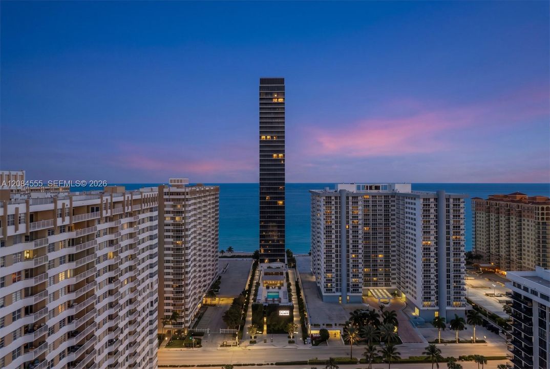 For Sale: $2,995,000 (3 beds, 3 baths, 2913 Square Feet)