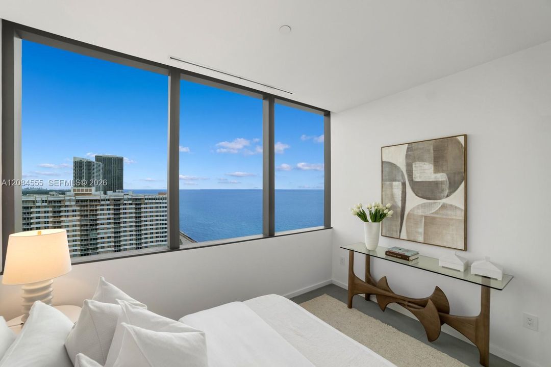 For Sale: $2,995,000 (3 beds, 3 baths, 2913 Square Feet)