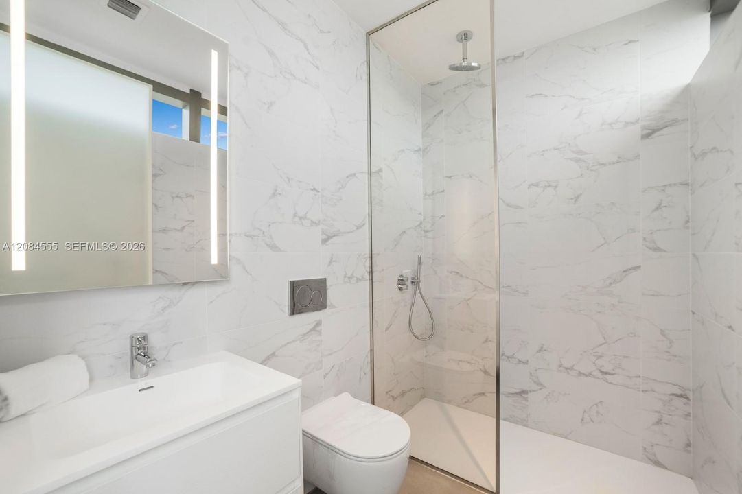 For Sale: $2,995,000 (3 beds, 3 baths, 2913 Square Feet)