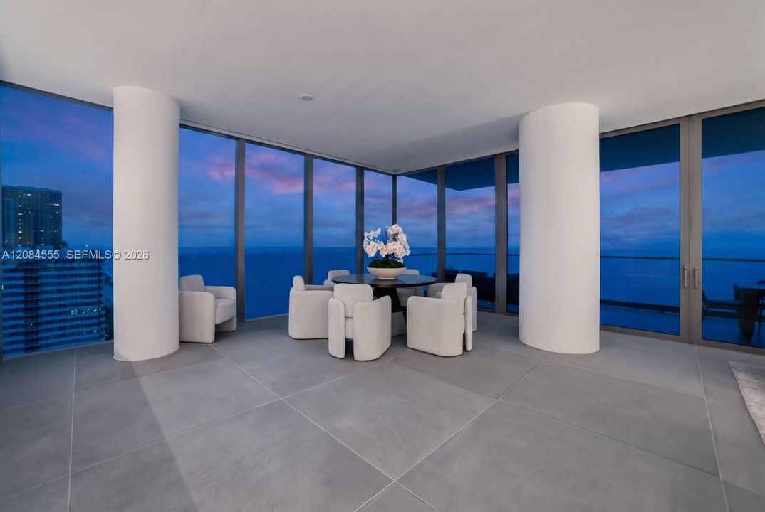 For Sale: $2,995,000 (3 beds, 3 baths, 2913 Square Feet)