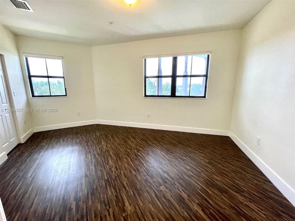 В аренду: $3,200 (3 спален, 2 ванн, 1500 Квадратных фут)