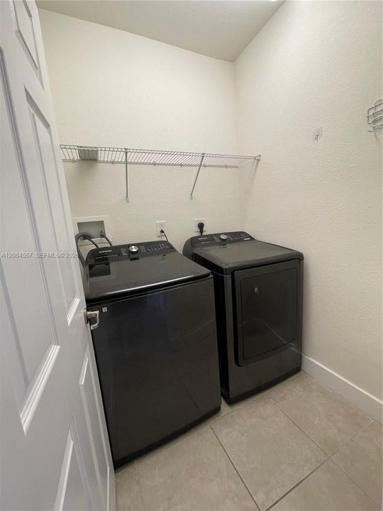В аренду: $3,200 (3 спален, 2 ванн, 1500 Квадратных фут)