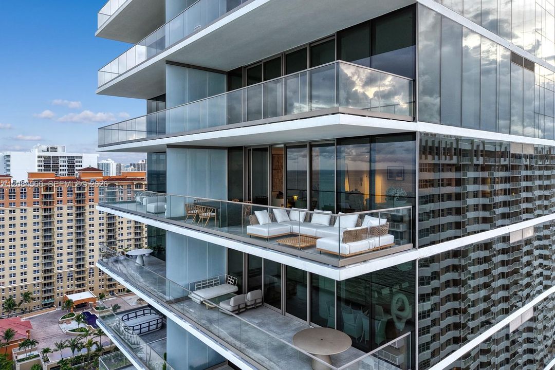 For Sale: $2,950,000 (3 beds, 3 baths, 2913 Square Feet)