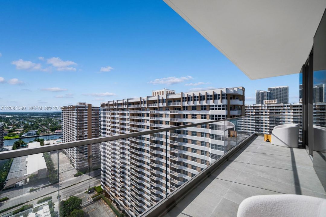 For Sale: $2,950,000 (3 beds, 3 baths, 2913 Square Feet)