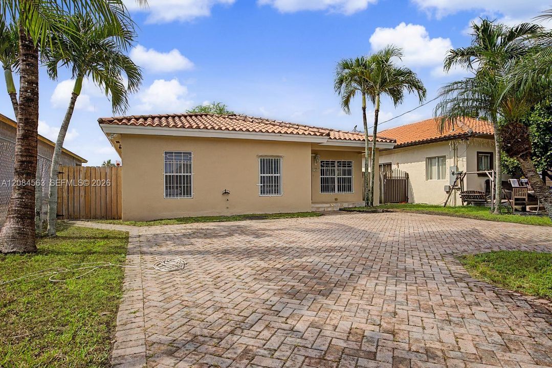 For Rent: $3,000 (3 beds, 2 baths, 1658 Square Feet)