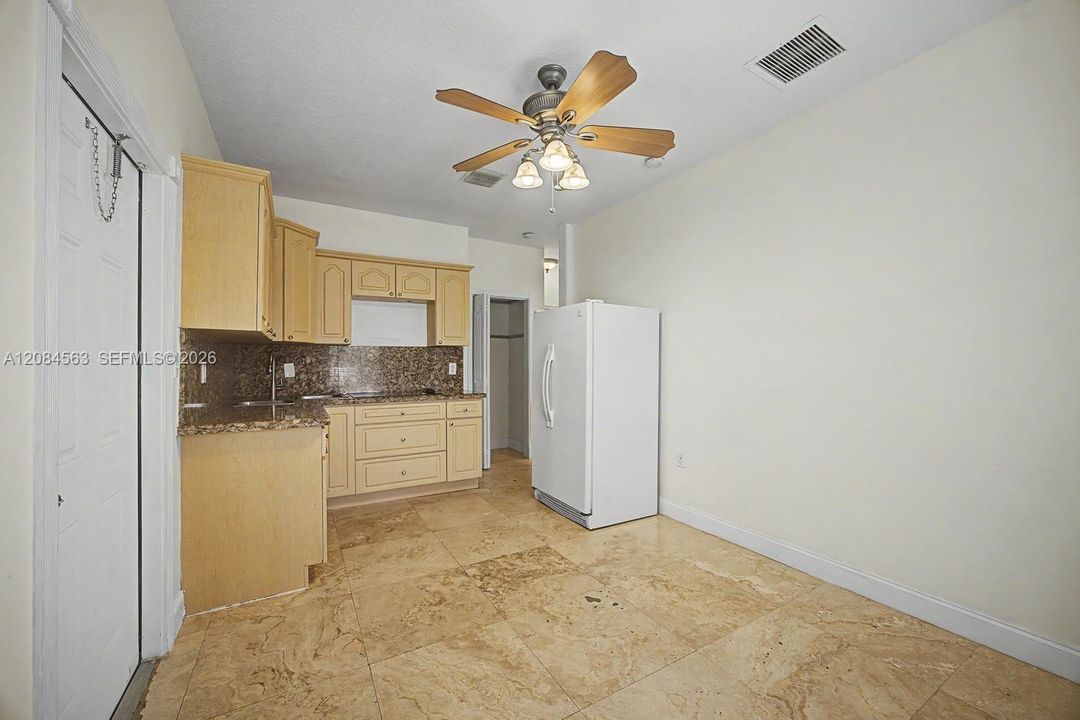 For Rent: $3,000 (3 beds, 2 baths, 1658 Square Feet)