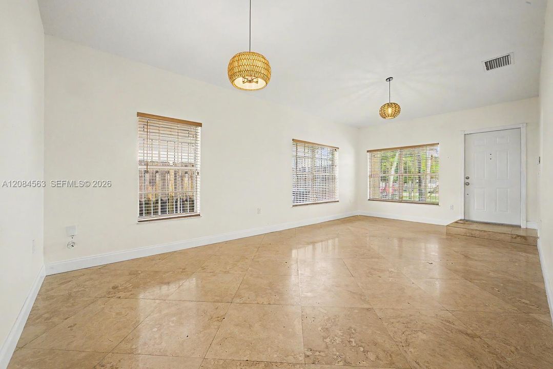 For Rent: $3,000 (3 beds, 2 baths, 1658 Square Feet)