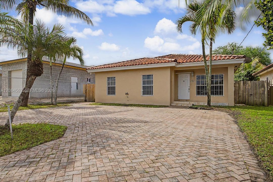 For Rent: $3,000 (3 beds, 2 baths, 1658 Square Feet)