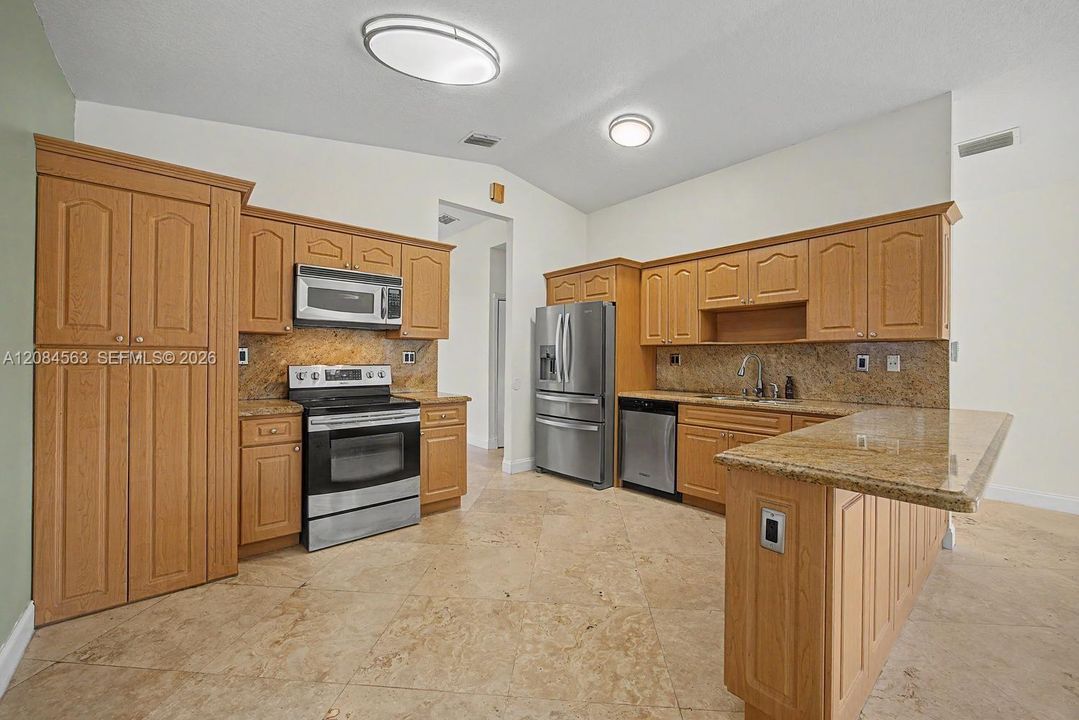 For Rent: $3,000 (3 beds, 2 baths, 1658 Square Feet)