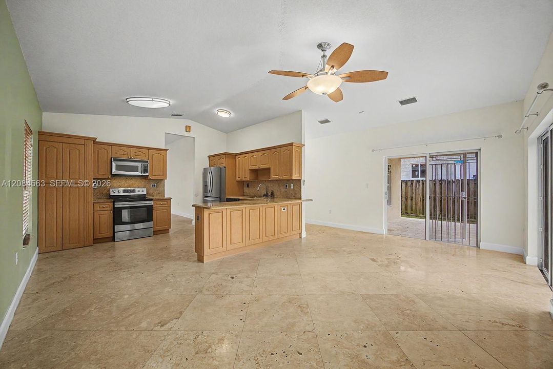 For Rent: $3,000 (3 beds, 2 baths, 1658 Square Feet)