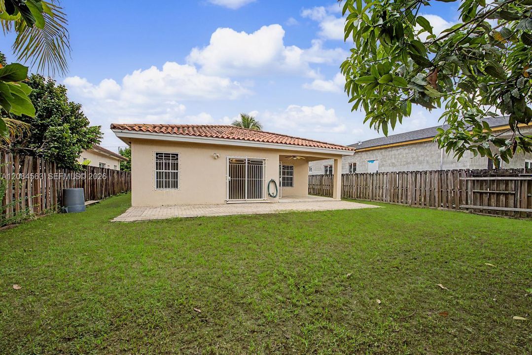 For Rent: $3,000 (3 beds, 2 baths, 1658 Square Feet)