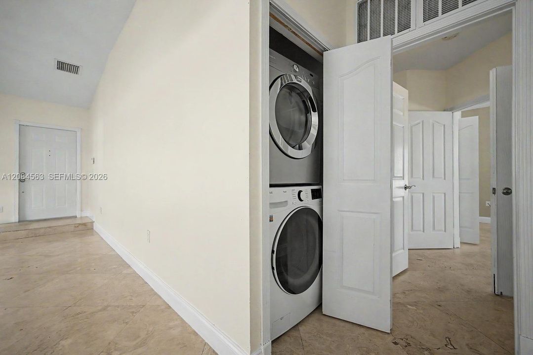 For Rent: $3,000 (3 beds, 2 baths, 1658 Square Feet)