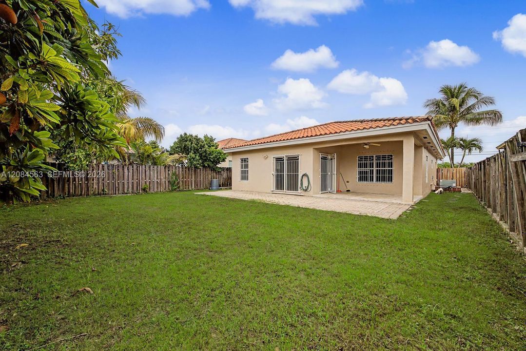 For Rent: $3,000 (3 beds, 2 baths, 1658 Square Feet)