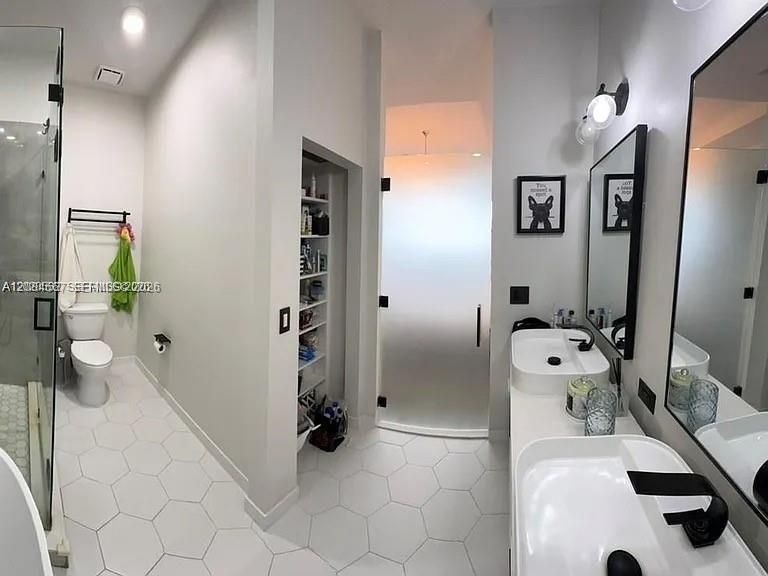 For Rent: $6,900 (4 beds, 2 baths, 2223 Square Feet)