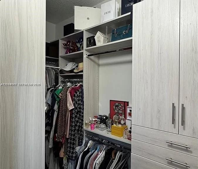 For Rent: $6,900 (4 beds, 2 baths, 2223 Square Feet)