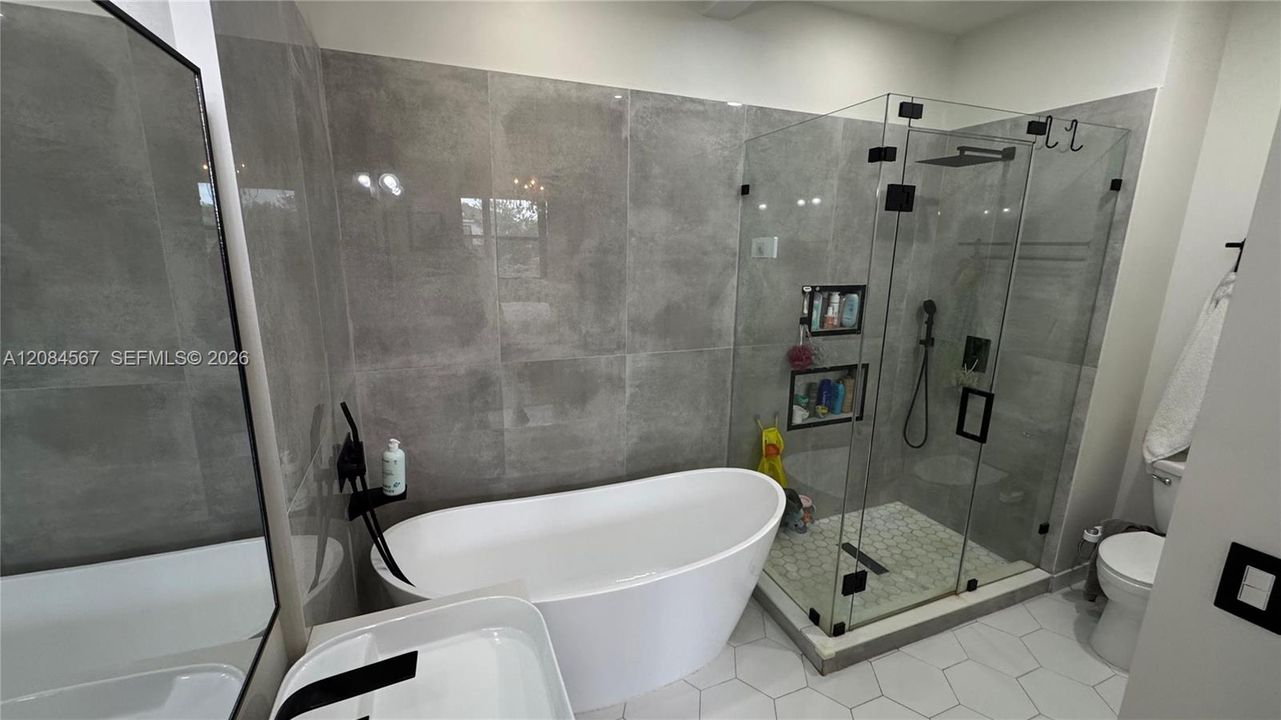 For Rent: $6,900 (4 beds, 2 baths, 2223 Square Feet)