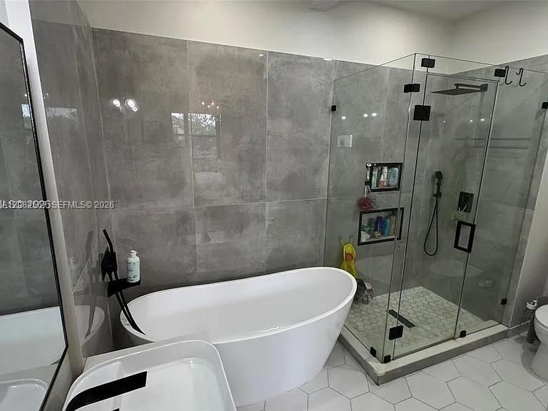 For Rent: $6,900 (4 beds, 2 baths, 2223 Square Feet)