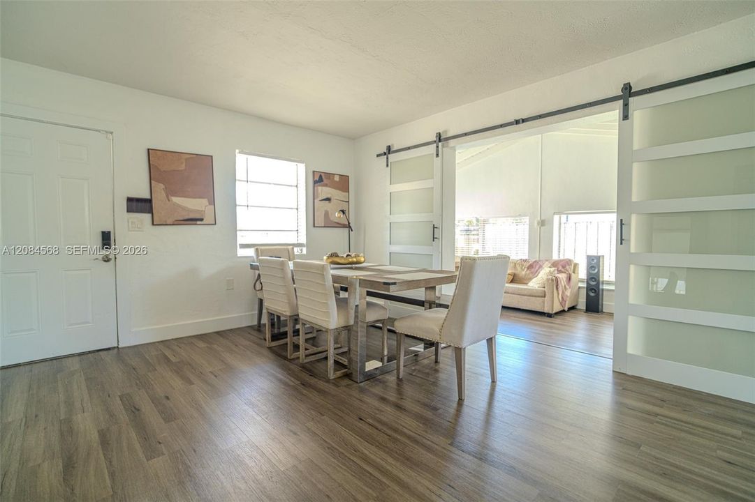 En Venta: $436,500 (3 camas, 1 baños, 1212 Pies cuadrados)