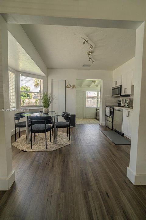 En Venta: $436,500 (3 camas, 1 baños, 1212 Pies cuadrados)