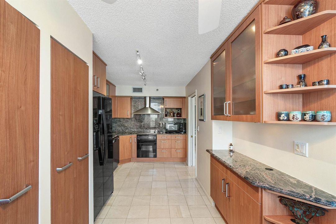 Full Kitchen