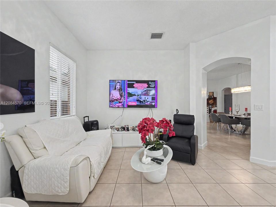 For Rent: $4,000 (4 beds, 3 baths, 1897 Square Feet)