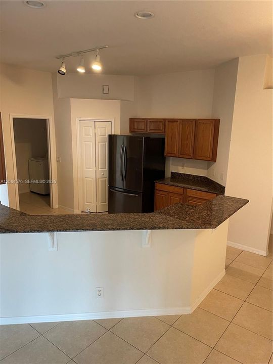For Rent: $2,900 (4 beds, 2 baths, 2075 Square Feet)