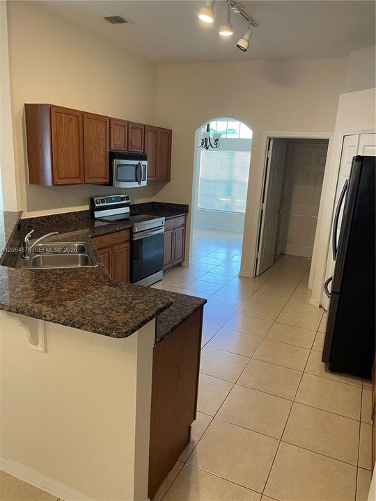 For Rent: $2,900 (4 beds, 2 baths, 2075 Square Feet)