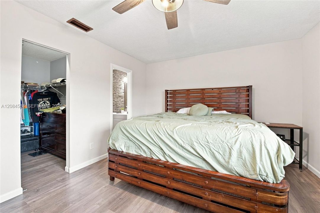 For Sale: $425,000 (3 beds, 2 baths, 1373 Square Feet)