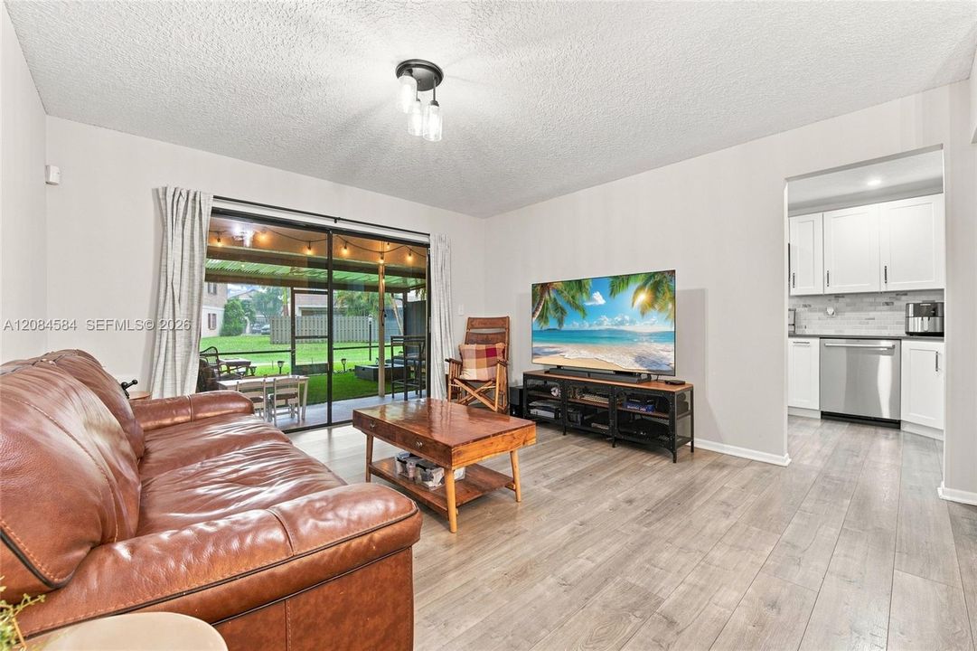 For Sale: $425,000 (3 beds, 2 baths, 1373 Square Feet)