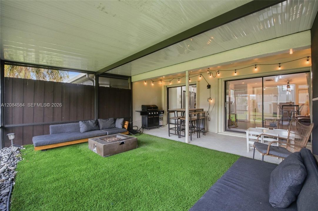 For Sale: $425,000 (3 beds, 2 baths, 1373 Square Feet)